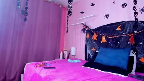 Snapshot of azul_moon chatting on 31, 10, 2025 azul_moon online show from 31, 10, 2025