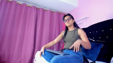 Snapshot of azul_moon chatting on 11, 11, 2025 azul_moon online show from 11, 11, 2025