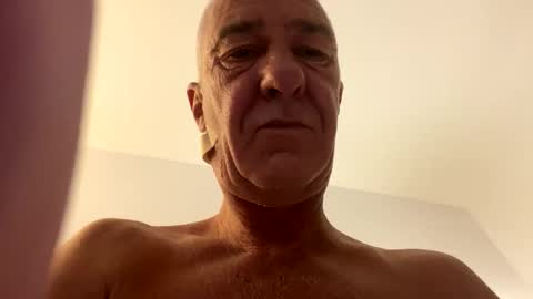 Snapshot of b_benito chatting on 7, 10, 2025 benito online show from 7, 10, 2025