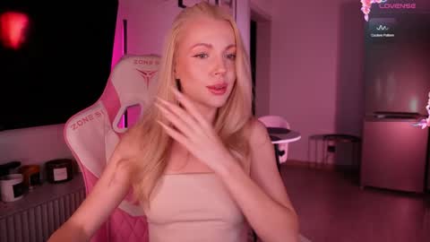 Snapshot of baaby_bon chatting on 29, 9, 2025 Bonnie online show from 29, 9, 2025