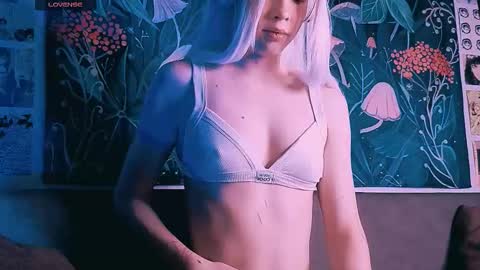 Snapshot of babe_moister chatting on 16, 9, 2025 babe_moister online show from 16, 9, 2025