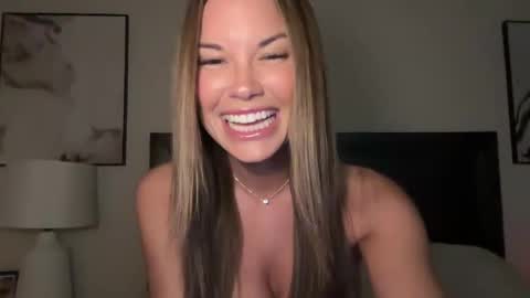 Snapshot of babeb77 chatting on 12, 9, 2025 B online show from 12, 9, 2025