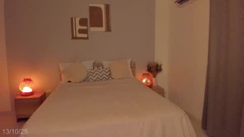 itzell  online show from 14, 10, 2025