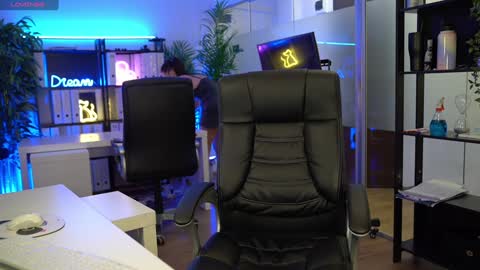 Olivia and Lexi online show from 7, 1, 2026