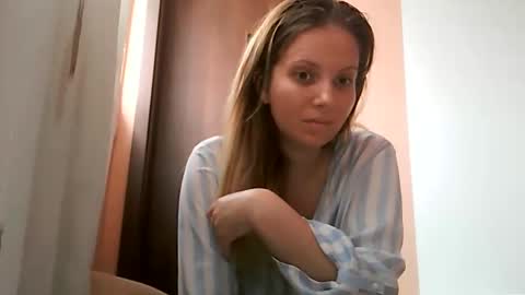 Snapshot of baby_blondee chatting on 5, 11, 2025 Baby Blonde online show from 5, 11, 2025