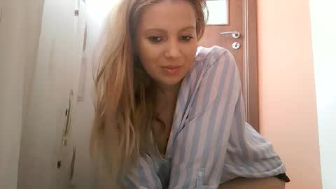 Snapshot of baby_blondee chatting on 21, 3, 2026 Baby Blonde online show from 21, 3, 2026