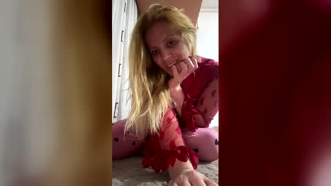 Snapshot of baby_blondee chatting on 13, 5, 2026 Baby Blonde online show from 13, 5, 2026