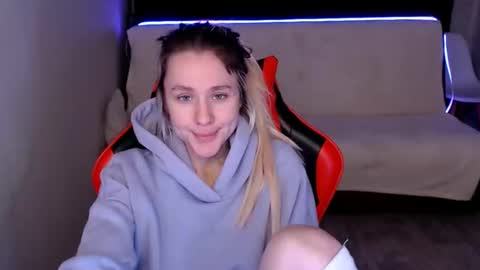 baby_kitte online show from 5, 12, 2024