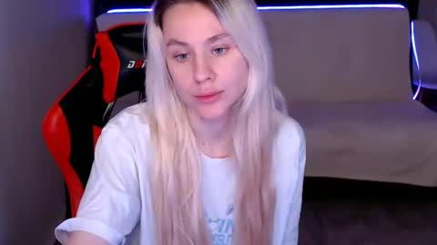 baby_kitte online show from 5, 12, 2024