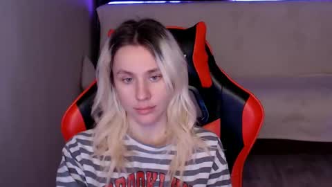 baby_kitte online show from 12, 12, 2024