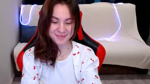 baby_kitte online show from 1, 1, 2025