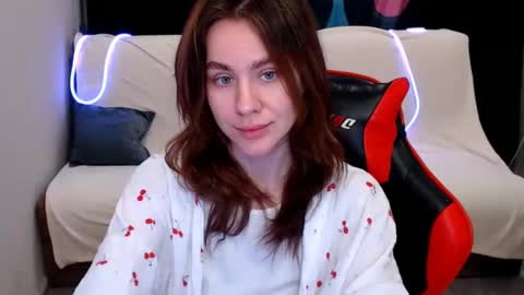 baby_kitte online show from 1, 1, 2025