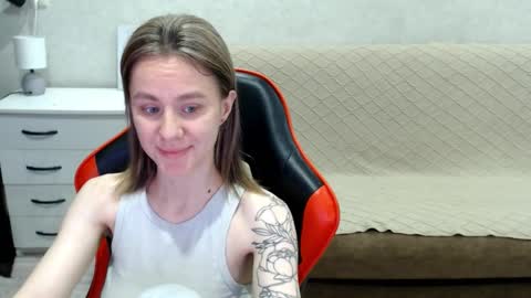 baby_kitte online show from 12, 10, 2025