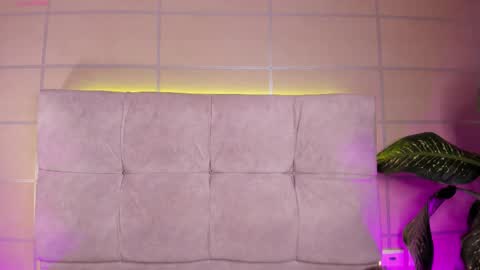 Snapshot of baby_moo chatting on 7, 10, 2025 Moon online show from 7, 10, 2025