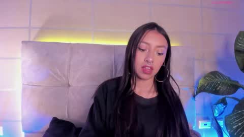 Snapshot of baby_moo chatting on 5, 11, 2025 Moon online show from 5, 11, 2025