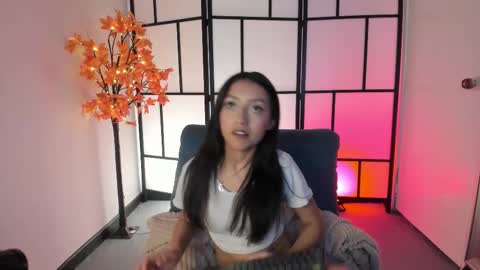 Snapshot of baby_moo chatting on 18, 11, 2025 Moon online show from 18, 11, 2025