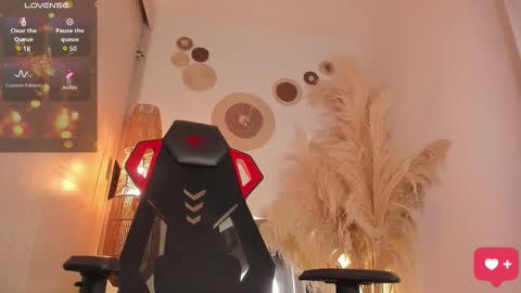 FOLLOW ME  online show from 3, 12, 2025