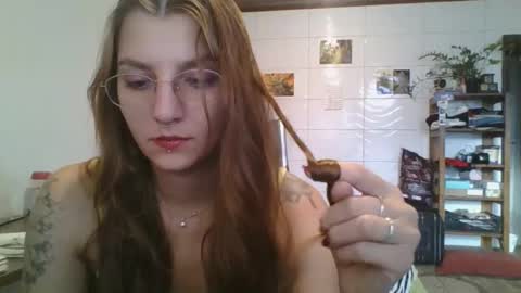 Snapshot of babydemon6 chatting on 28, 4, 2026 babydemon6 online show from 28, 4, 2026