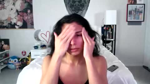 Snapshot of babyempathy chatting on 14, 12, 2025 akira online show from 14, 12, 2025