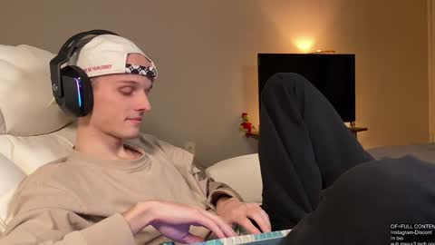 Snapshot of babyfacenorth chatting on 23, 12, 2024 Big cock boy online show from 23, 12, 2024