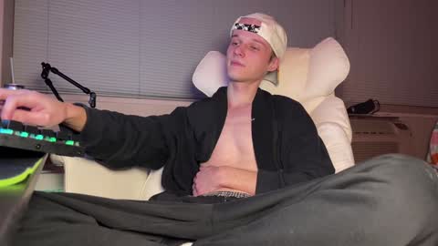 Snapshot of babyfacenorth chatting on 4, 2, 2025 Big cock boy online show from 4, 2, 2025