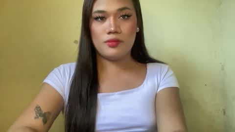 AMARA - FOLLOW ME AND THUMBS UP online show from 1, 4, 2026