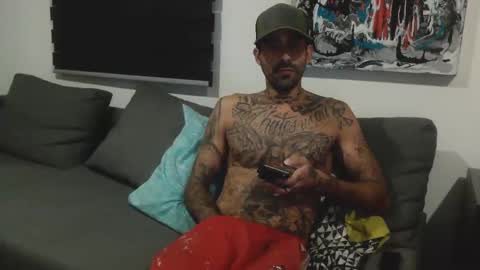 Snapshot of badcouple_ chatting on 14, 9, 2025 BadCouple online show from 14, 9, 2025