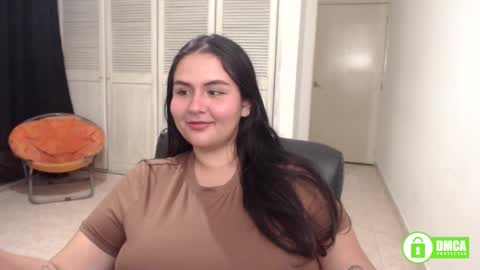 Snapshot of baddie_maddie_ chatting on 18, 9, 2025 want custom text me through my snap 3 online show from 18, 9, 2025