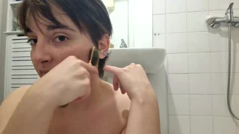 Snapshot of baiedesbois chatting on 16, 10, 2025 Baiedesbois online show from 16, 10, 2025