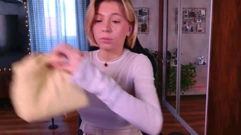 Snapshot of balerinacappuccino_ chatting on 21, 2, 2026 Elly online show from 21, 2, 2026