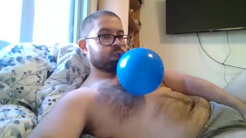 Snapshot of balloonman835316 chatting on 5, 2, 2025 balloonman835316 online show from 5, 2, 2025