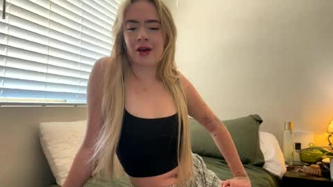 Snapshot of bambi_rae02 chatting on 17, 6, 2026 Bambi online show from 17, 6, 2026