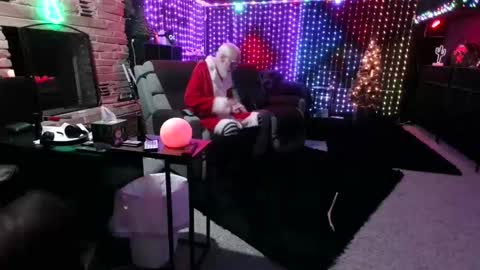 Snapshot of banjoey48 chatting on 4, 12, 2025 BANJOEY online show from 4, 12, 2025