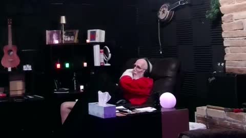 Snapshot of banjoey48 chatting on 17, 12, 2025 BANJOEY online show from 17, 12, 2025