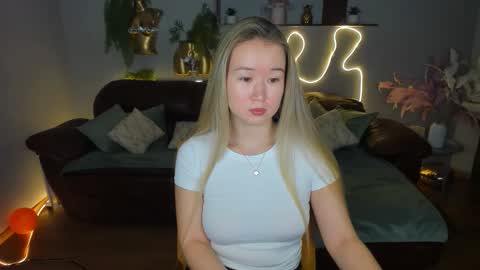 Snapshot of barbaramiles chatting on 17, 11, 2025 Barbara online show from 17, 11, 2025