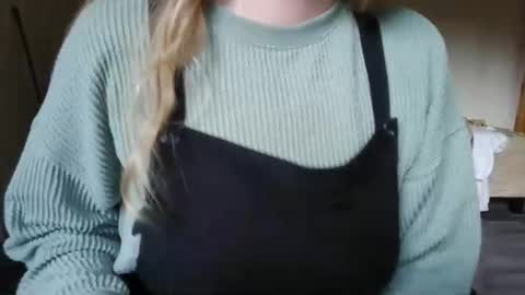 barbiedoll713 online show from 10, 5, 2026
