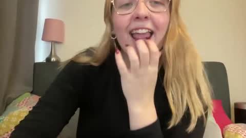 barbiegirl966 online show from 1, 2, 2025