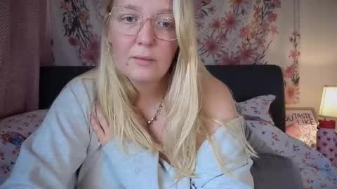 barbiegirl966 online show from 16, 9, 2025