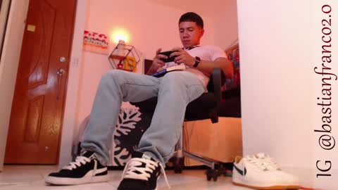 Snapshot of bastian_franco01 chatting on 2, 12, 2024 Bastian Independent Model online show from 2, 12, 2024