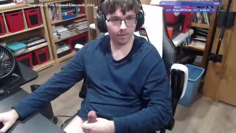 Snapshot of baterricky chatting on 2, 11, 2025 Ricky online show from 2, 11, 2025