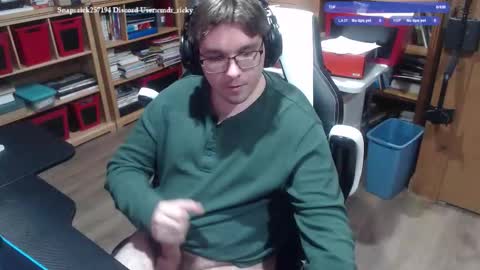 Snapshot of baterricky chatting on 4, 12, 2025 Ricky online show from 4, 12, 2025