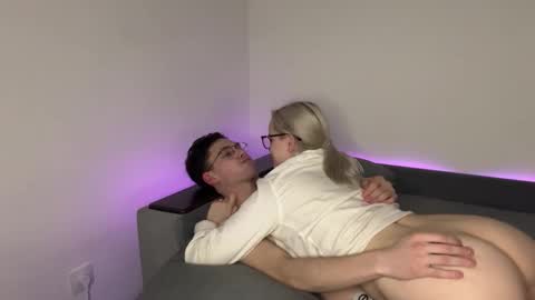 Max and Bella online show from 20, 11, 2025