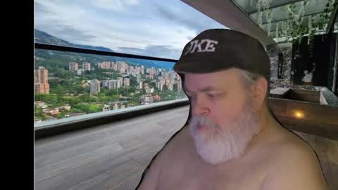 Snapshot of bear4muscle chatting on 11, 12, 2024 Dookie online show from 11, 12, 2024