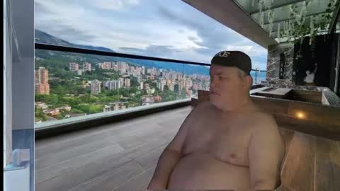 Snapshot of bear4muscle chatting on 24, 12, 2024 Dookie online show from 24, 12, 2024