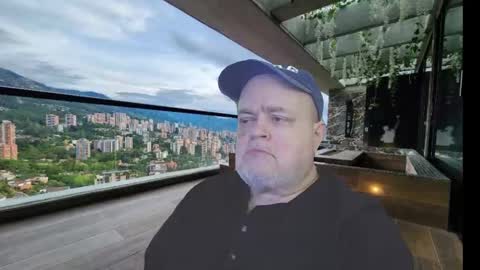 Snapshot of bear4muscle chatting on 4, 10, 2025 Dookie online show from 4, 10, 2025