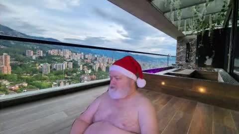 Snapshot of bear4muscle chatting on 21, 12, 2025 Dookie online show from 21, 12, 2025