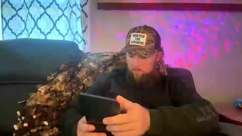 Snapshot of beardedstud4u chatting on 10, 10, 2025 beardedstud4u online show from 10, 10, 2025