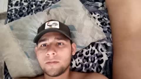 Snapshot of bearhot_bigcock chatting on 15, 9, 2025 Jhon Tenjo and Sofi online show from 15, 9, 2025