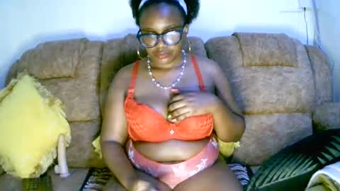 Snapshot of beautifulpeach2 chatting on 13, 12, 2024 beautifulpeach2 online show from 13, 12, 2024
