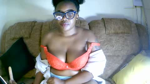 Snapshot of beautifulpeach2 chatting on 24, 12, 2024 beautifulpeach2 online show from 24, 12, 2024